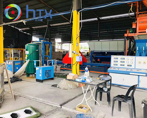 Pedra artificial que faz a máquina o tijolo concreto da alvenaria que dosa a máquina